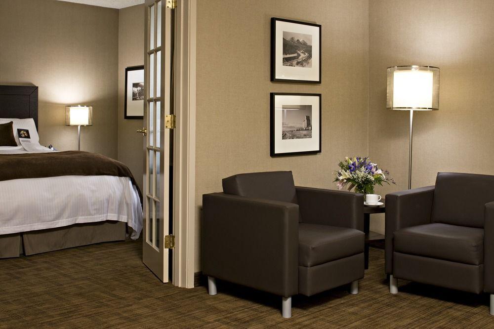 Delta Hotels Calgary Airport In-Terminal Экстерьер фото