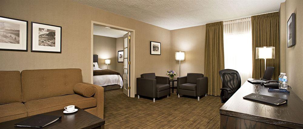 Delta Hotels Calgary Airport In-Terminal Экстерьер фото