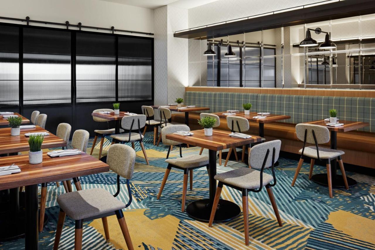 Delta Hotels Calgary Airport In-Terminal Экстерьер фото