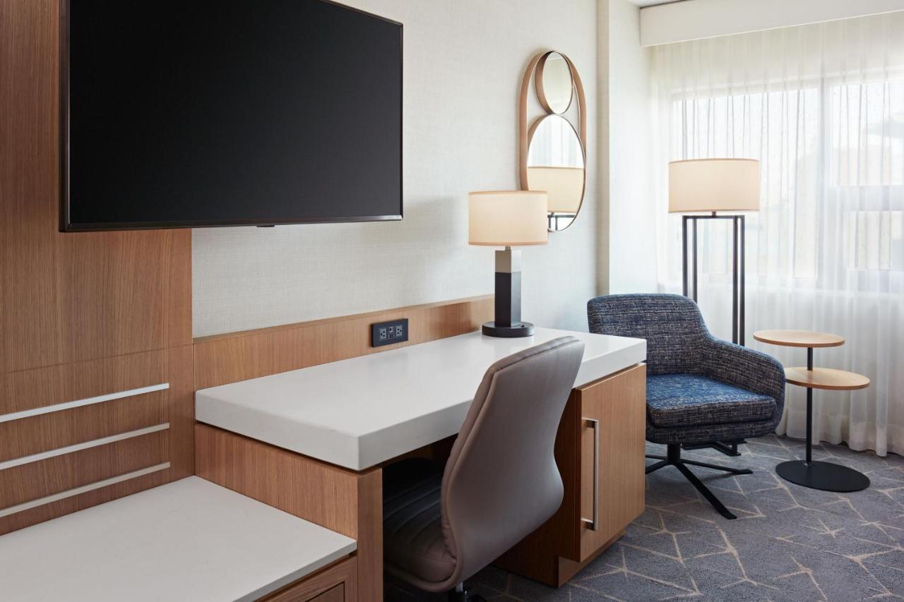 Delta Hotels Calgary Airport In-Terminal Экстерьер фото